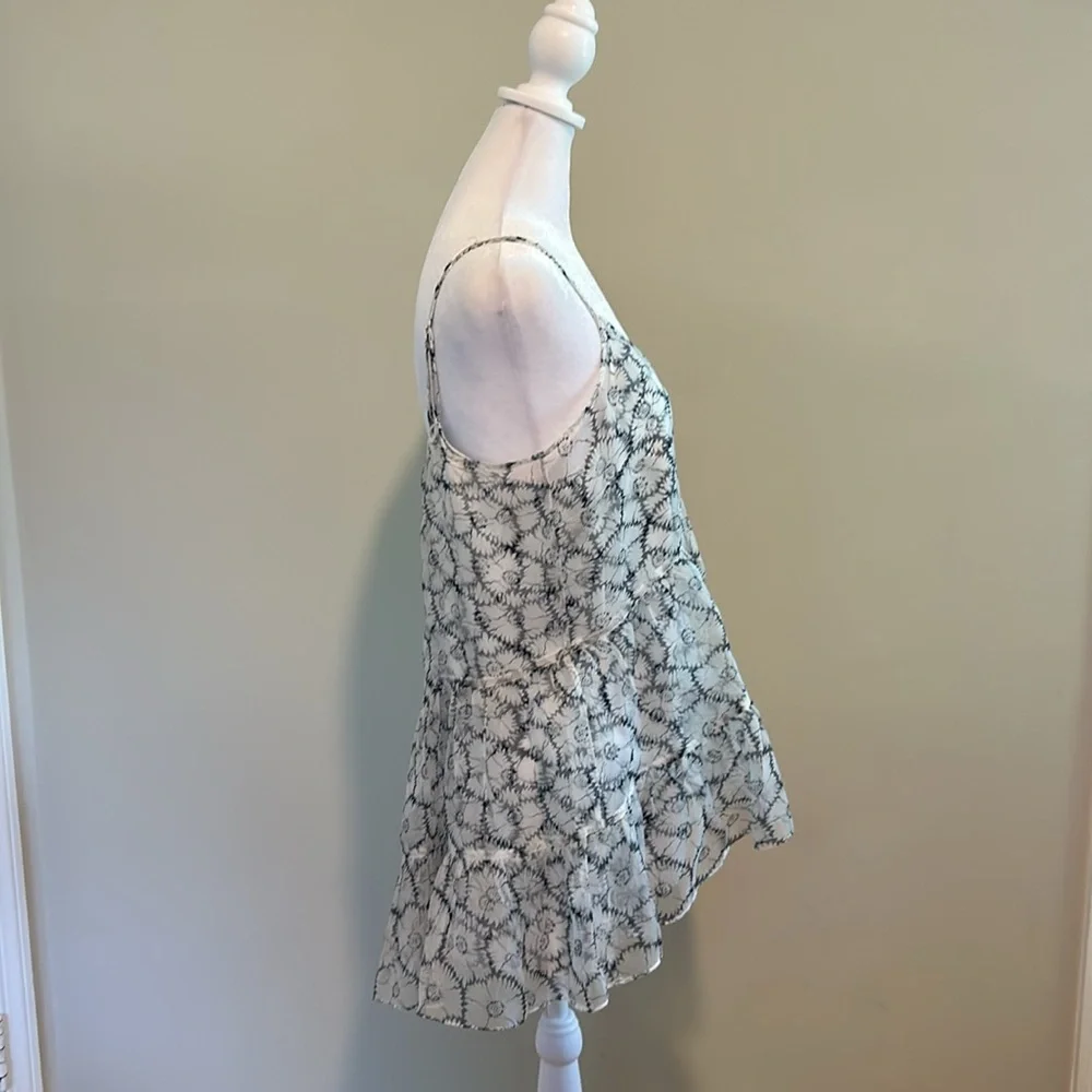 Cinq À Sept Esther Floral Ruffle Hem Sleeveless Silk Top Ivory/navy Size Medium - Picture 6 of 12